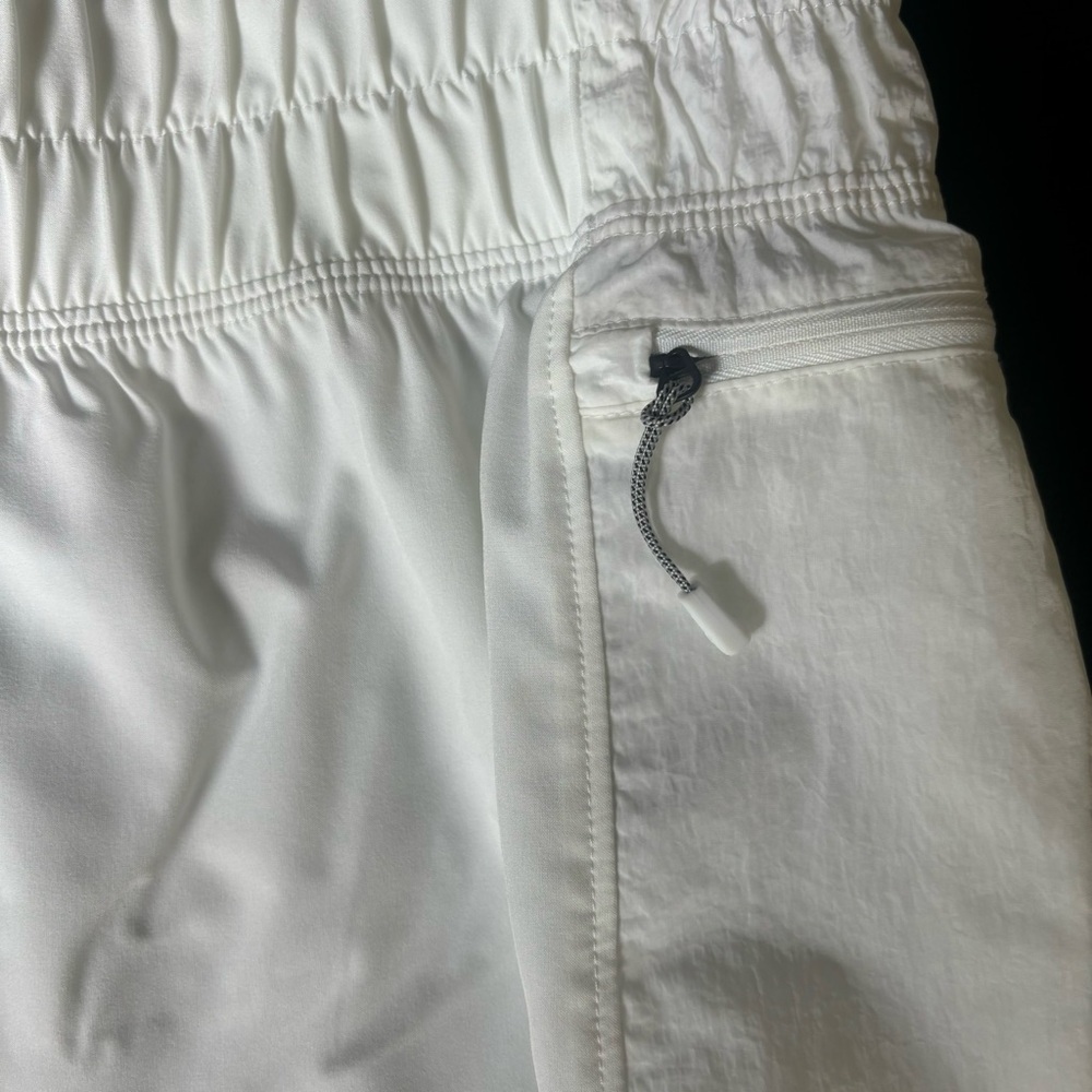 Under Armour NWT Run Anywhere White Shorts Size Large - Picture 6 of 10